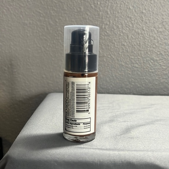 NWT Set of 2 # 610 espresso Revlon colors stay liquid foundation, 24 hours - Picture 2 of 8